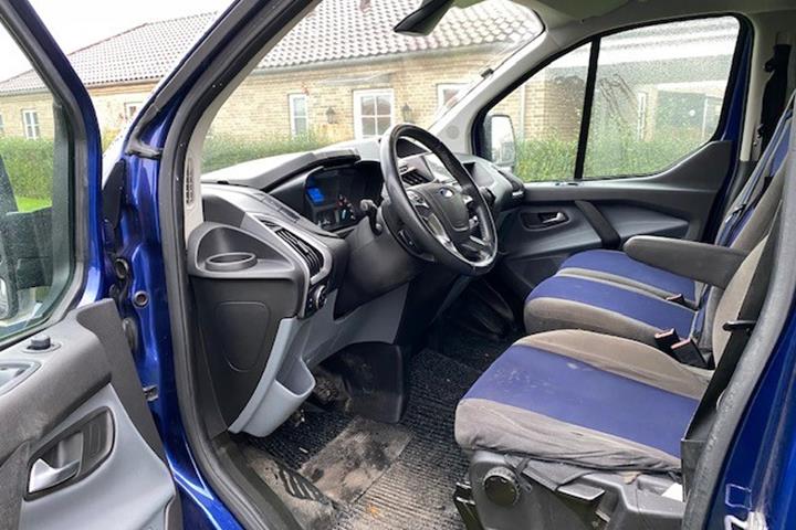 Blå Ford Transit fra 2015