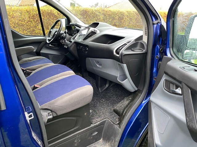 Blå Ford Transit fra 2015