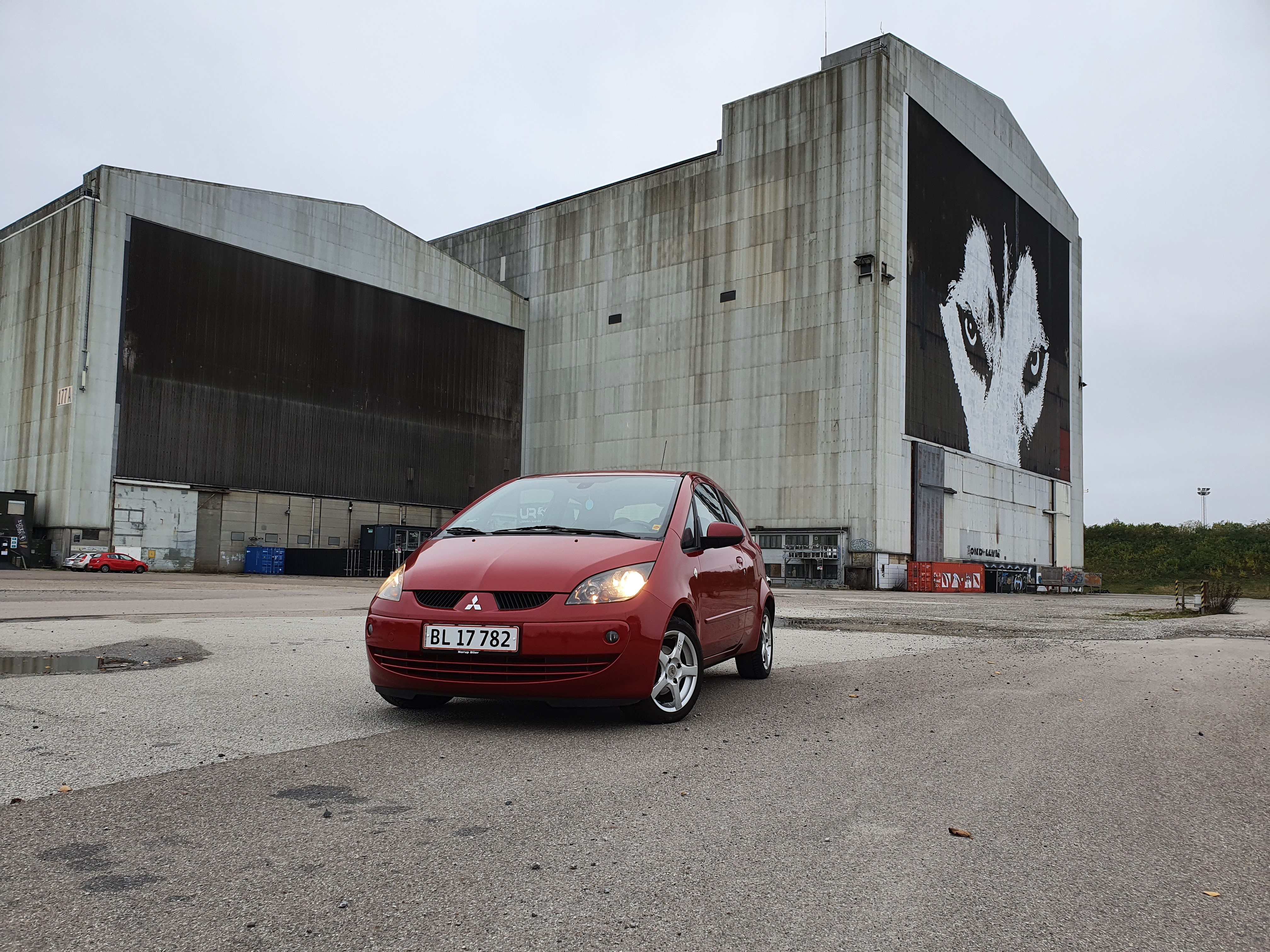 Rød Mitsubishi Colt fra 2008