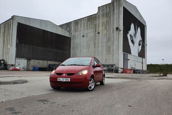 Rød Mitsubishi Colt fra 2008