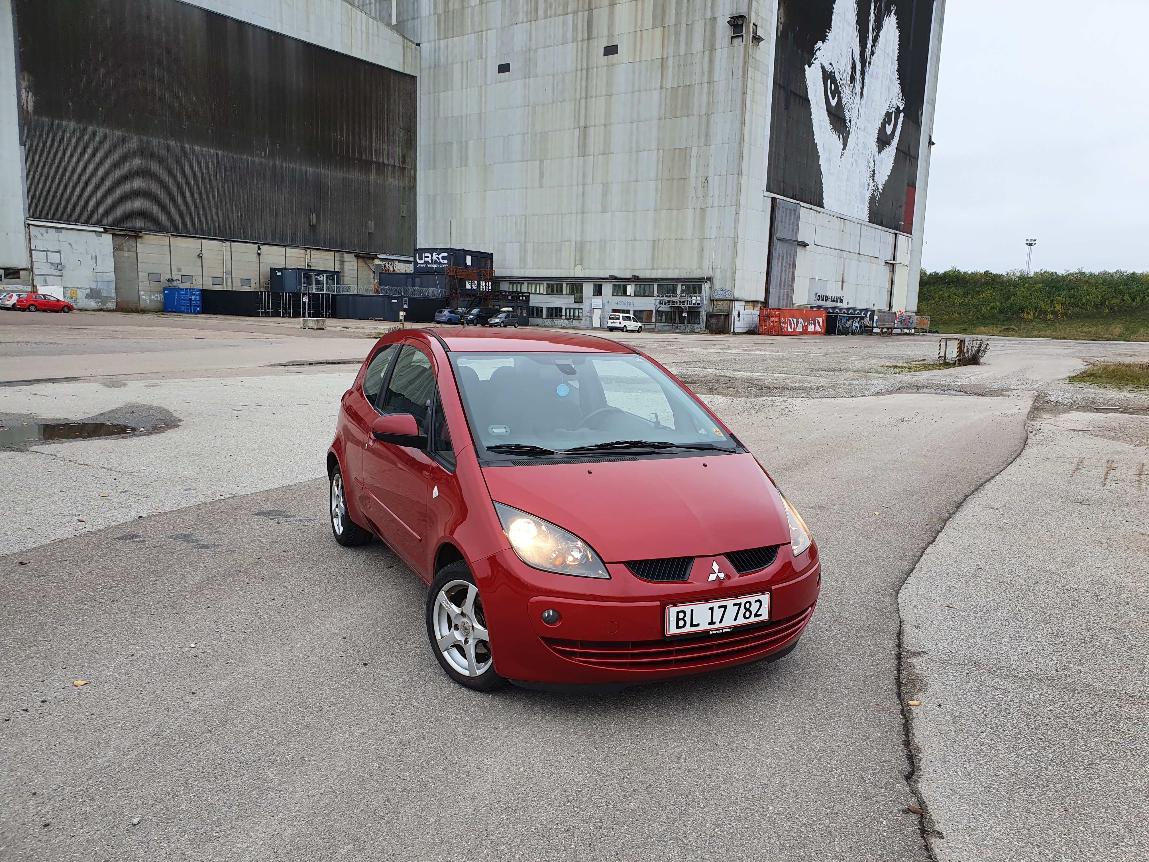 Rød Mitsubishi Colt fra 2008