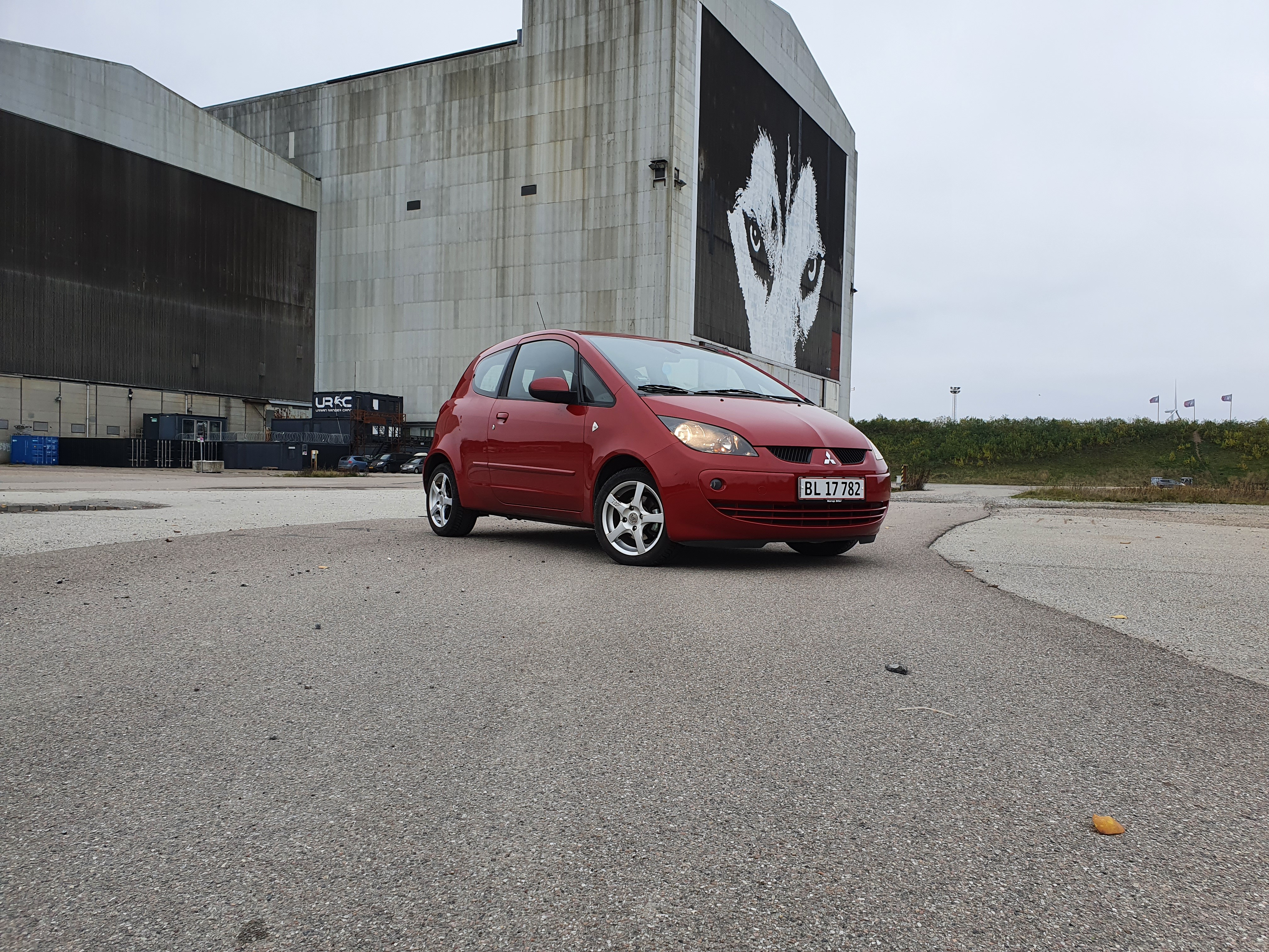 Rød Mitsubishi Colt fra 2008