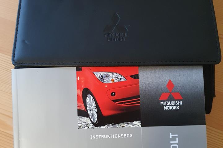 Rød Mitsubishi Colt fra 2008