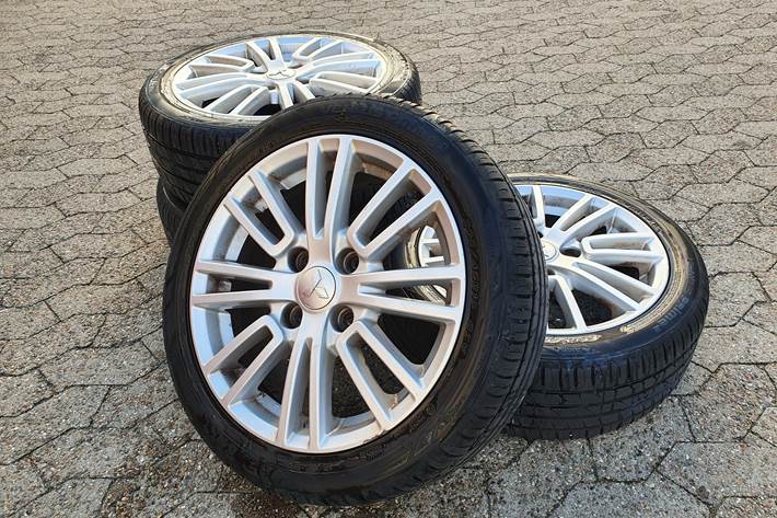 Rød Mitsubishi Colt fra 2008