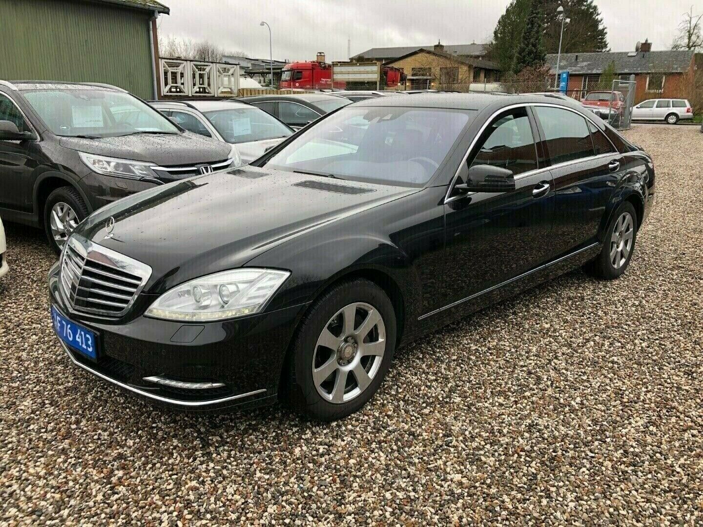 Grå Mercedes S350 fra 2013