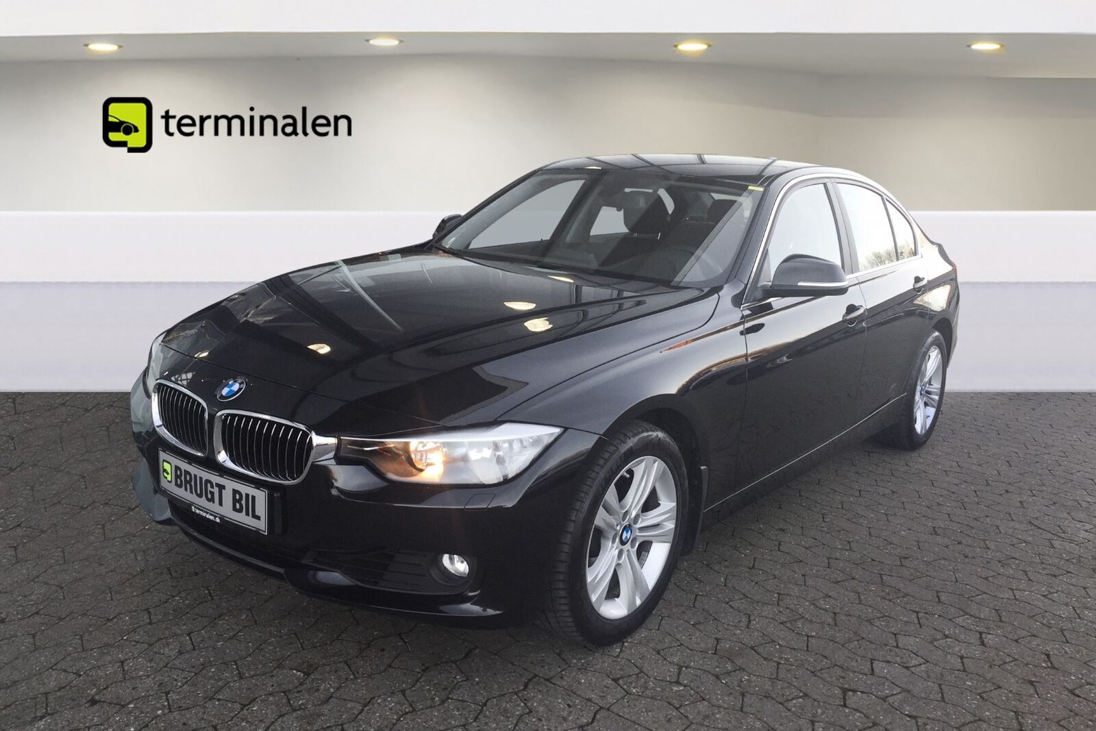 Grå BMW 320i fra 2015