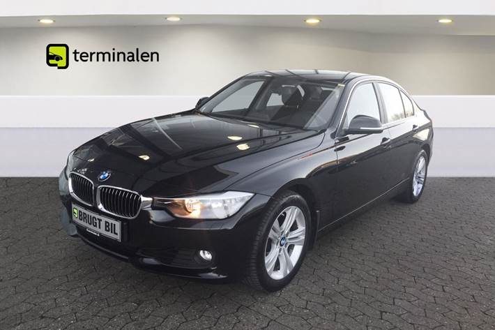 Grå BMW 320i fra 2015