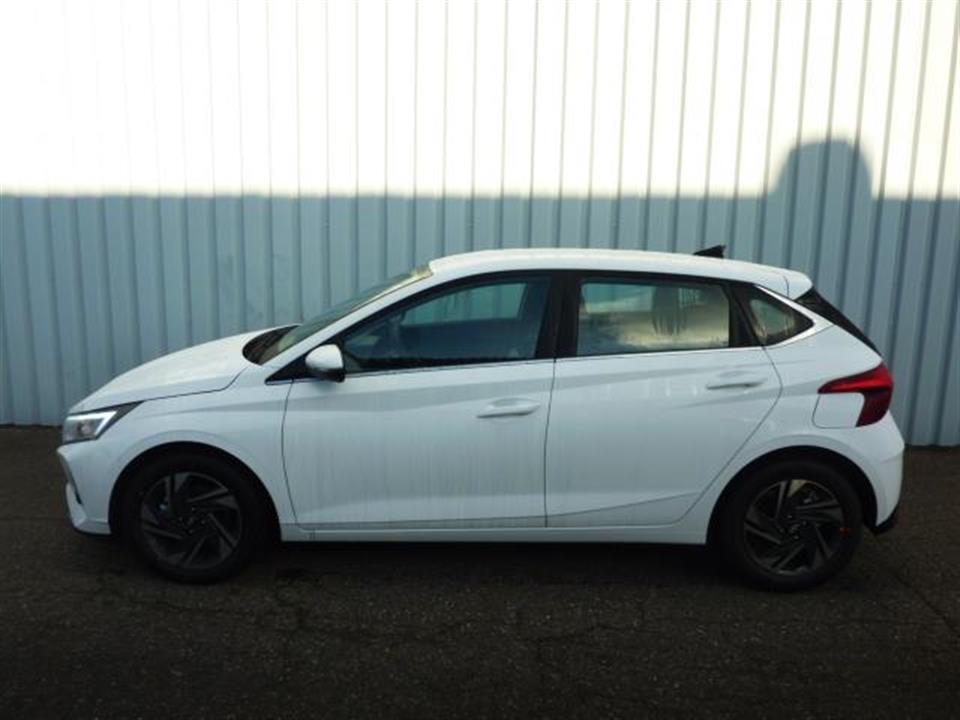 Hvid Hyundai i20 fra 2021