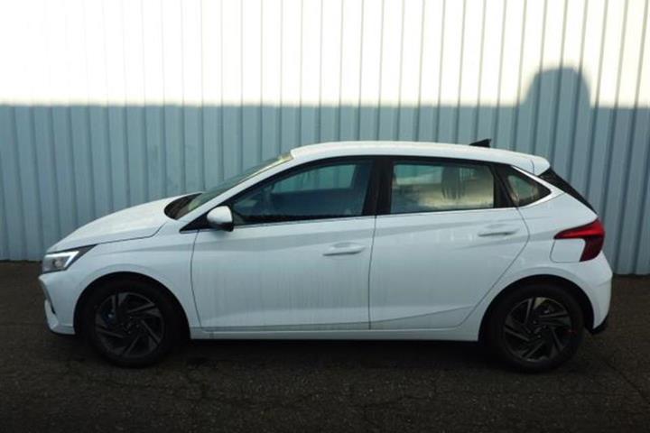 Hvid Hyundai i20 fra 2021