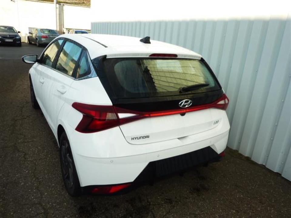 Hvid Hyundai i20 fra 2021
