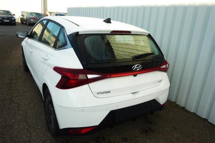Hvid Hyundai i20 fra 2021