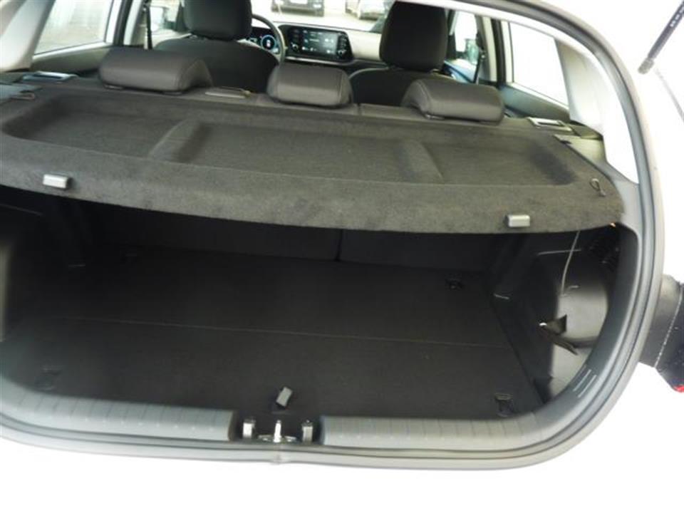 Hvid Hyundai i20 fra 2021