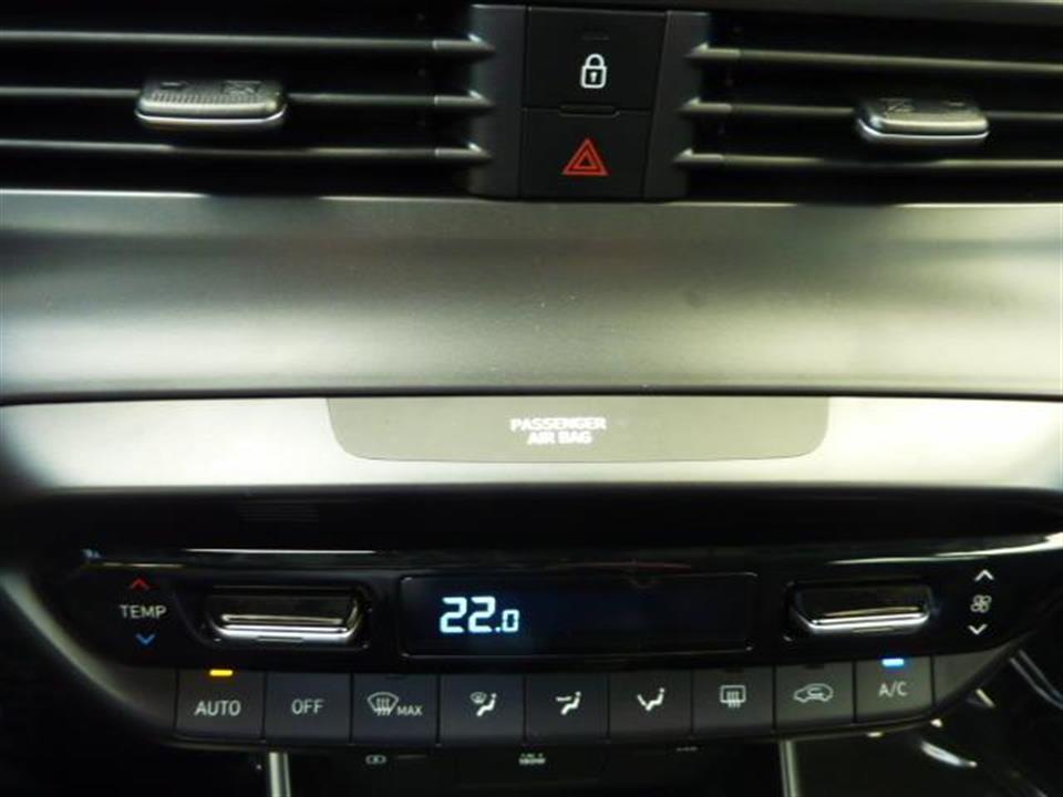 Hvid Hyundai i20 fra 2021