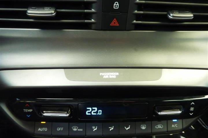 Hvid Hyundai i20 fra 2021