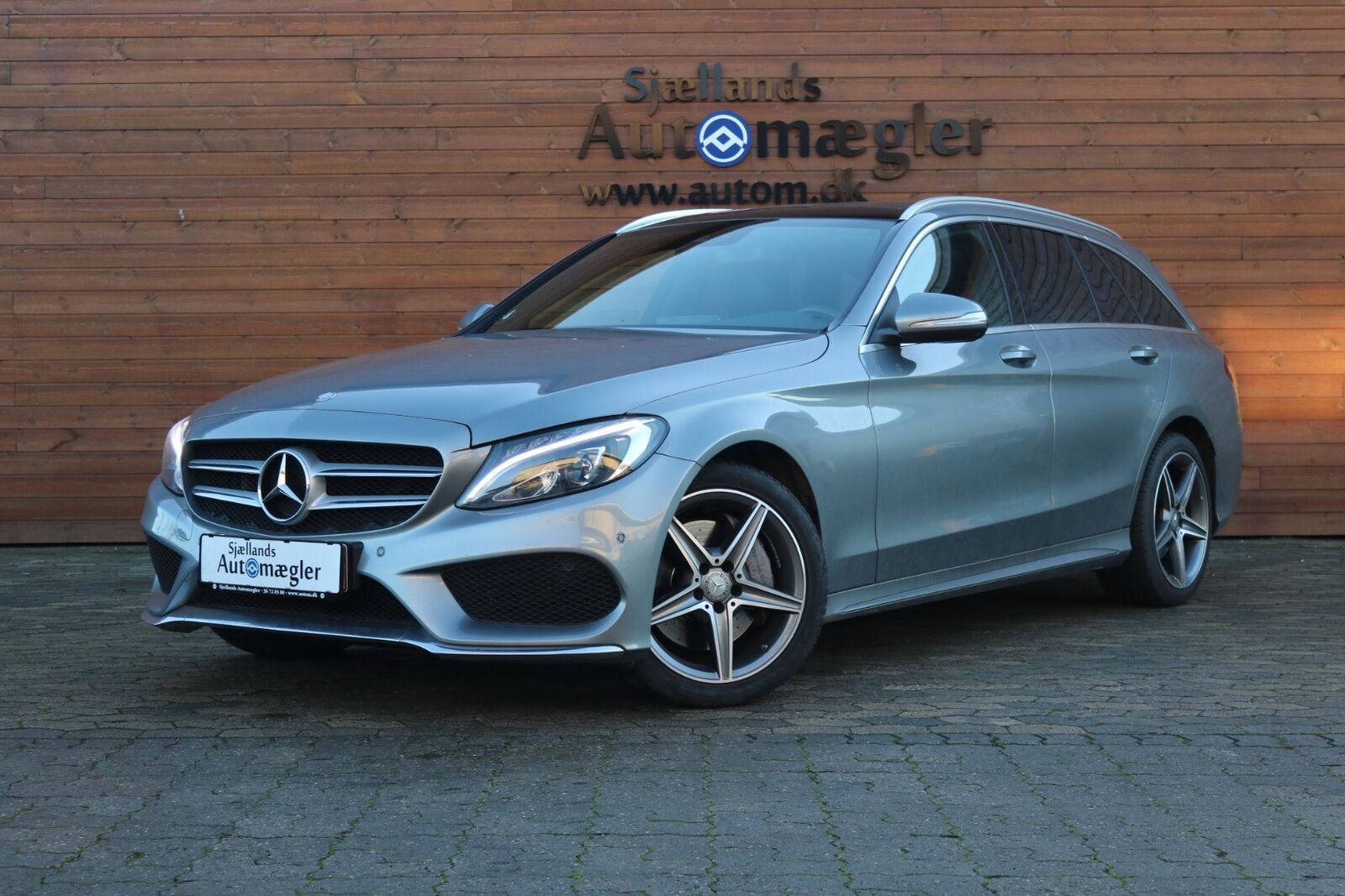 Grå Mercedes C400 fra 2015