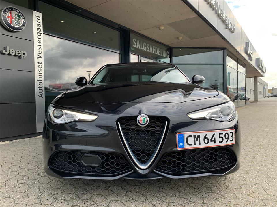 Sort Alfa Romeo Giulia fra 2018