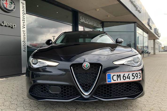 Sort Alfa Romeo Giulia fra 2018