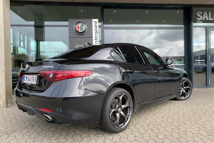 Sort Alfa Romeo Giulia fra 2018