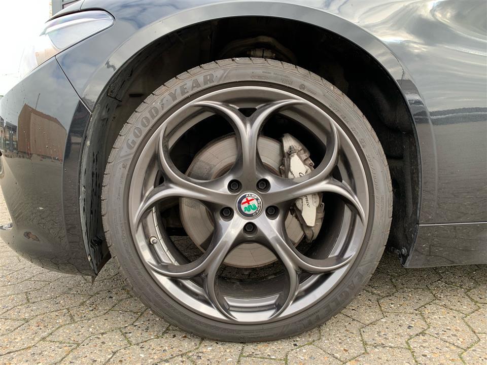Sort Alfa Romeo Giulia fra 2018