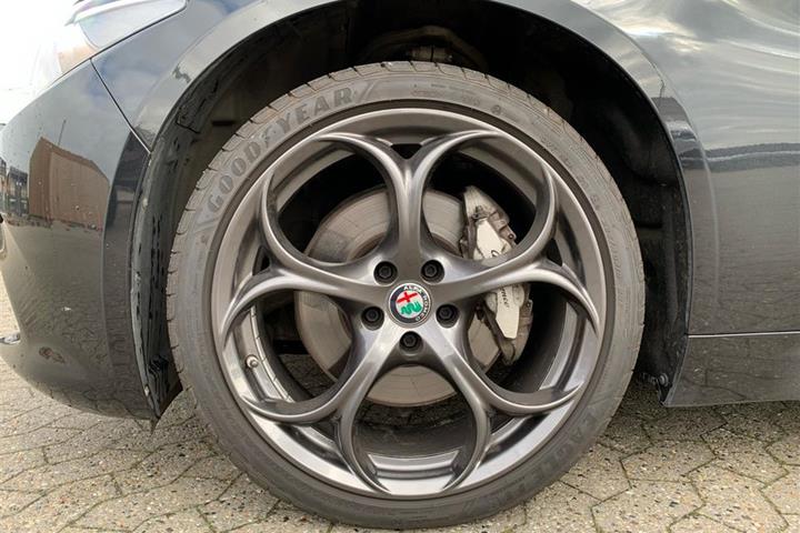 Sort Alfa Romeo Giulia fra 2018