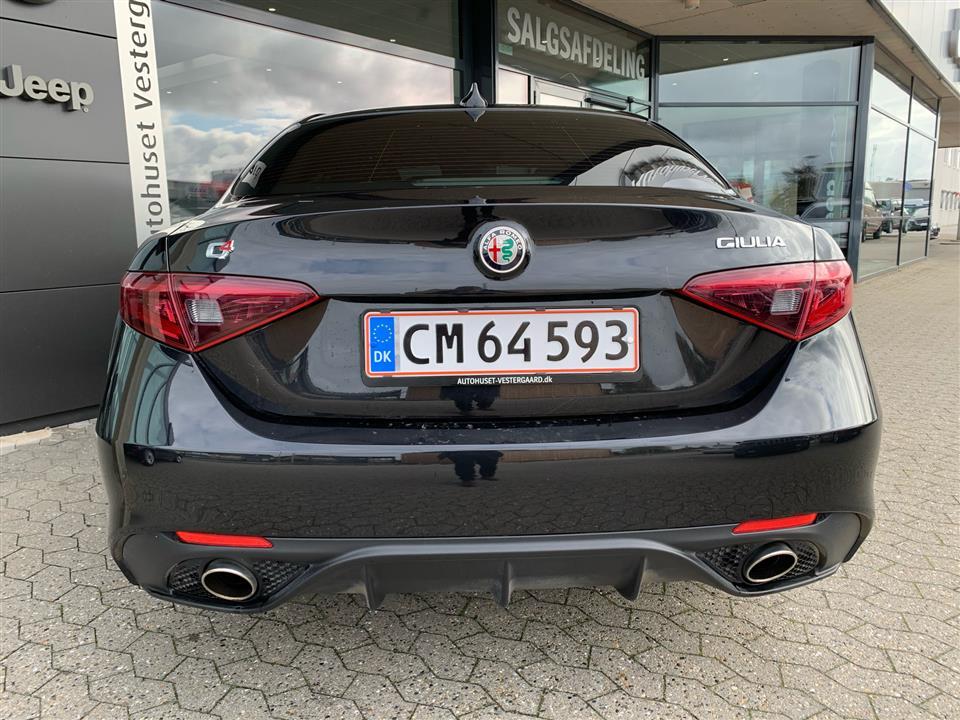 Sort Alfa Romeo Giulia fra 2018