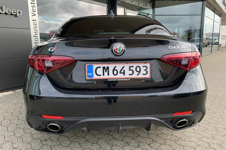 Sort Alfa Romeo Giulia fra 2018