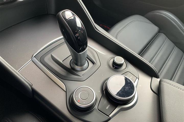 Sort Alfa Romeo Giulia fra 2018