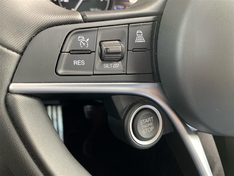 Sort Alfa Romeo Giulia fra 2018