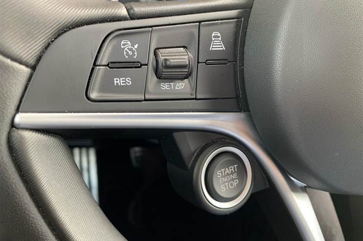 Sort Alfa Romeo Giulia fra 2018