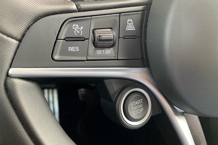 Sort Alfa Romeo Giulia fra 2018