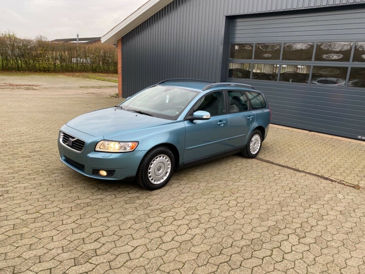 Blå Volvo V50 fra 2008