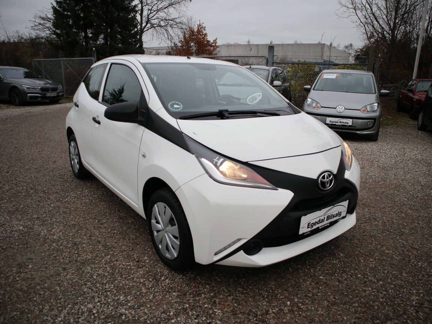 Hvid Toyota Aygo fra 2015