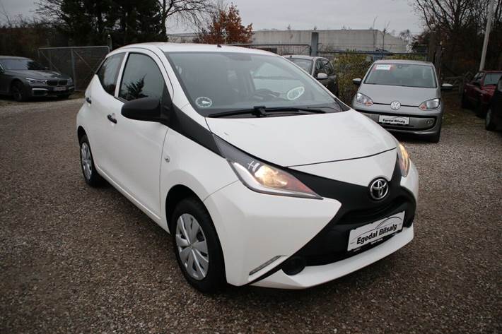 Hvid Toyota Aygo fra 2015