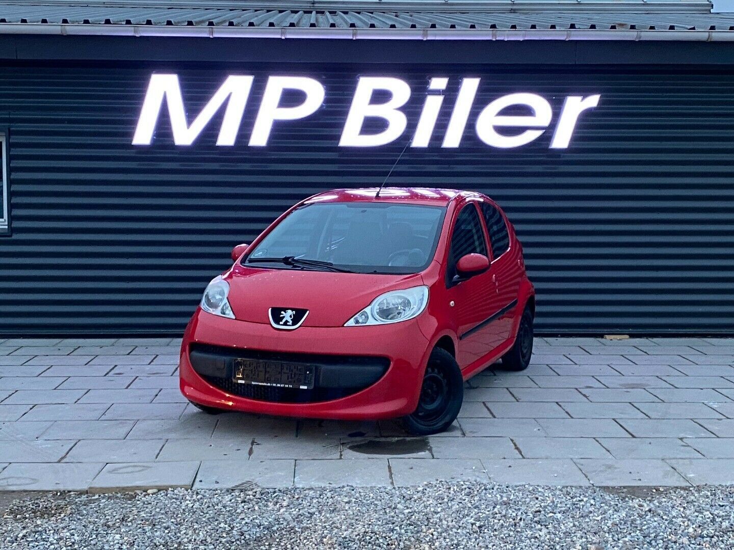 Rød Peugeot 107 fra 2008