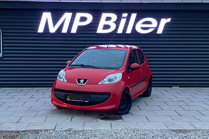 Rød Peugeot 107 fra 2008