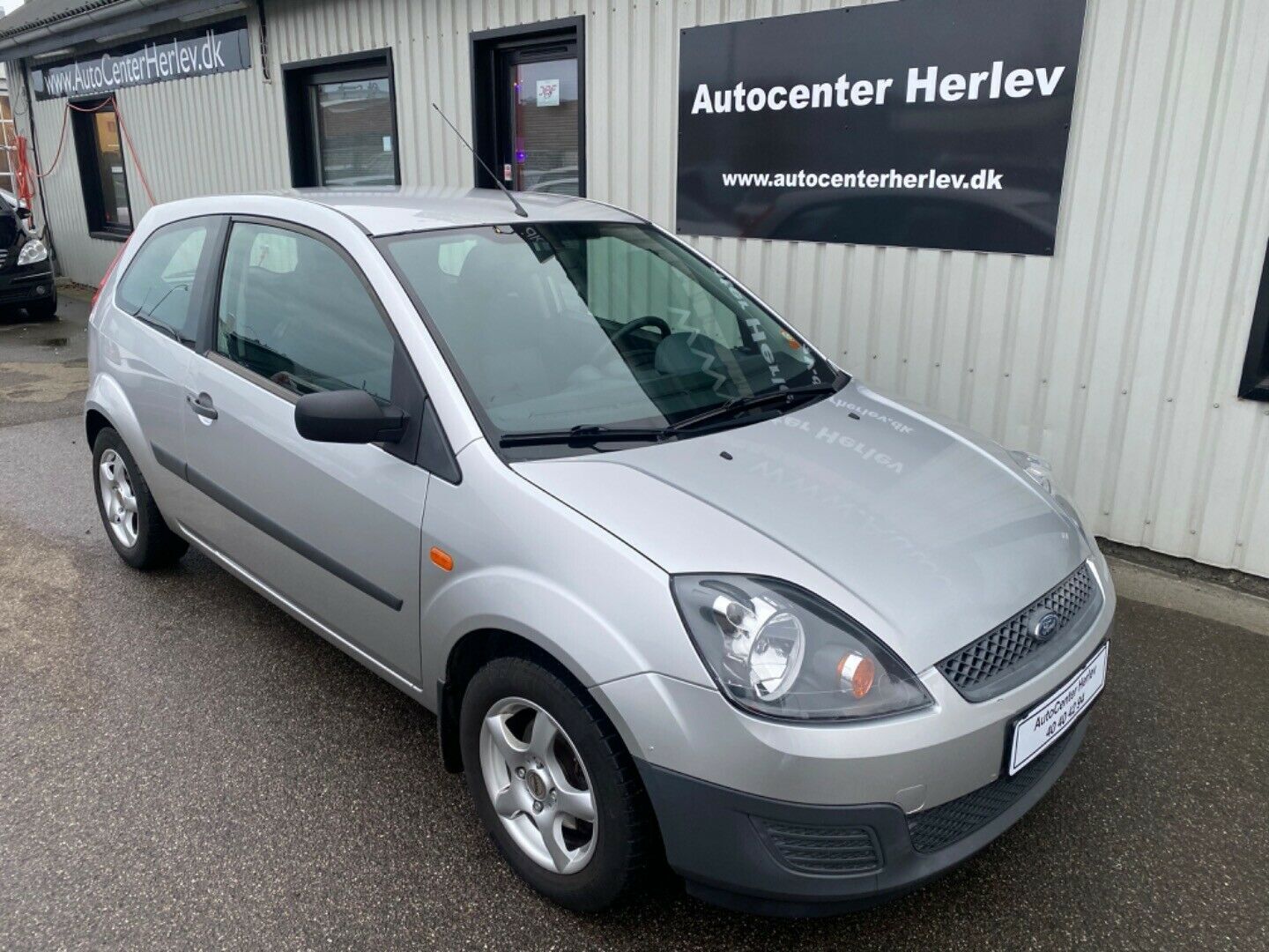 Grå Ford Fiesta fra 2006