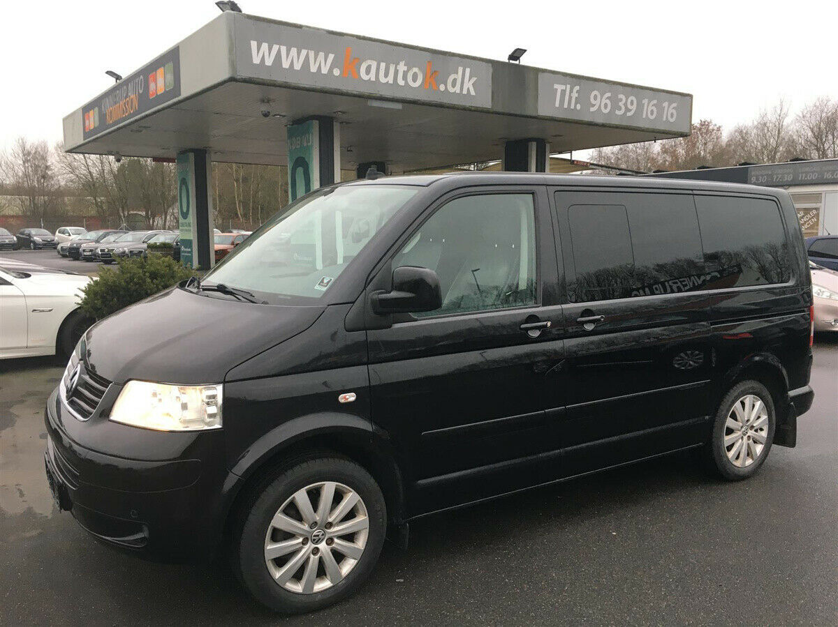 Grå VW Multivan fra 2009