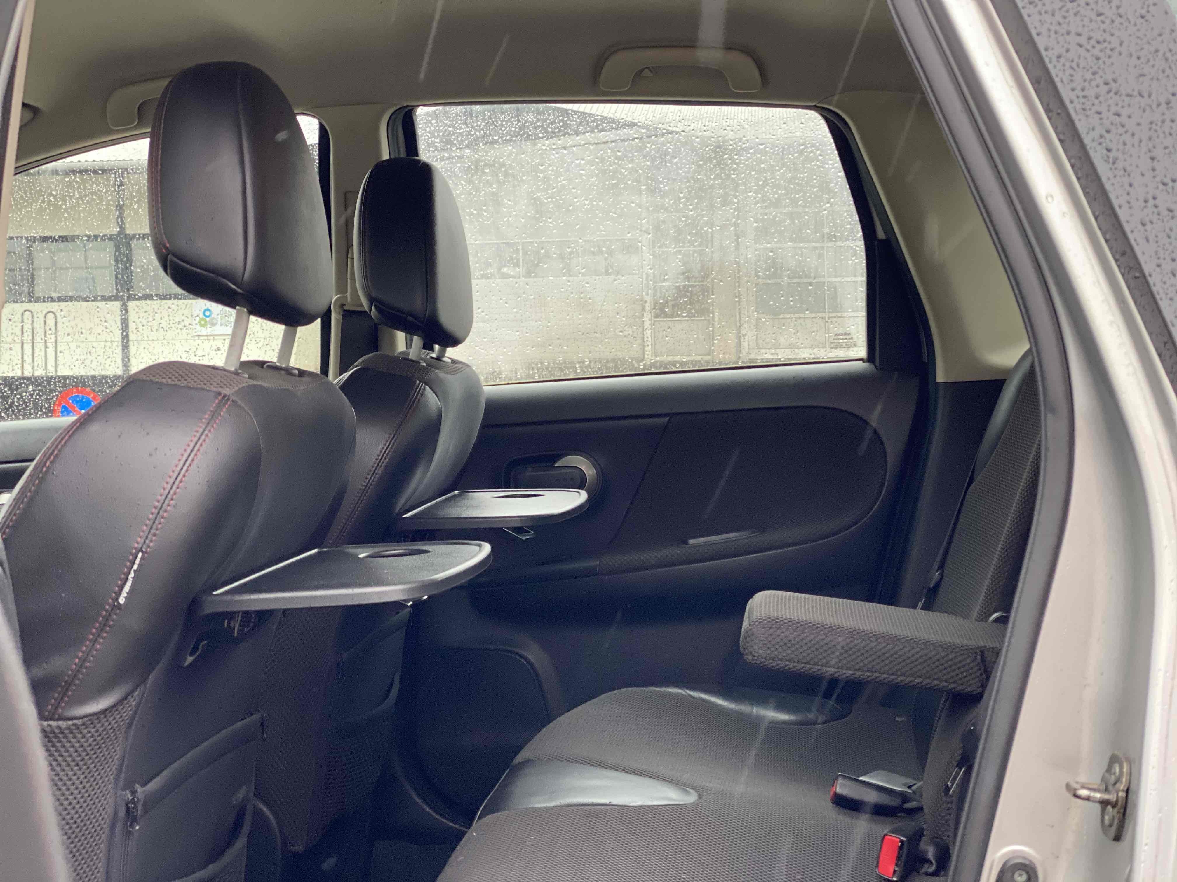 Grå Nissan Note fra 2006