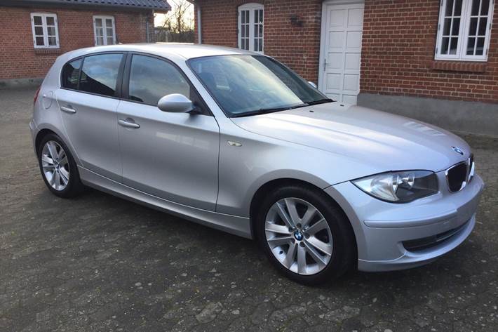 Grå BMW 118 fra 2008