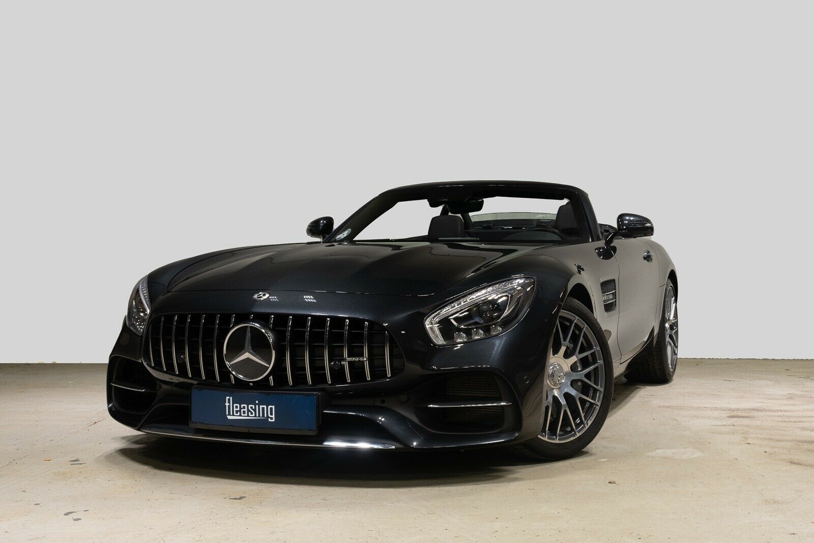 Grå Mercedes AMG GT fra 2017