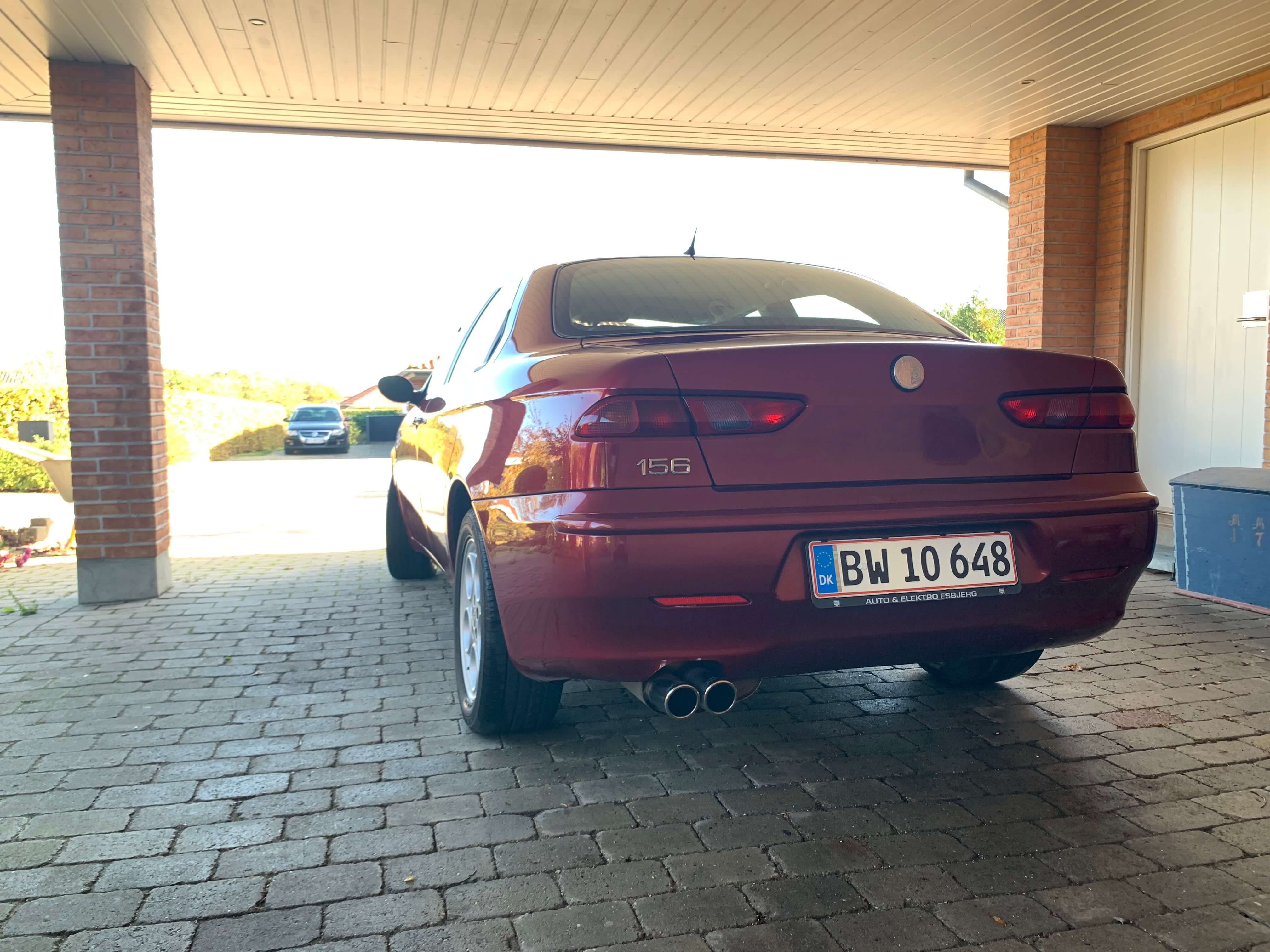 Rød Alfa Romeo 156 fra 2000