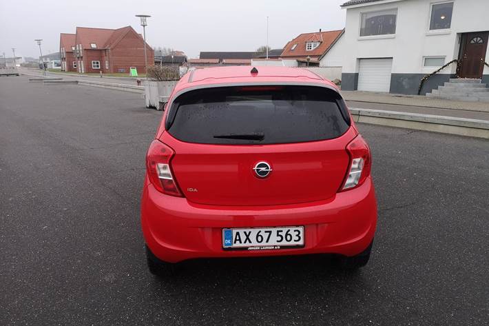 Rød Opel Karl fra 2016