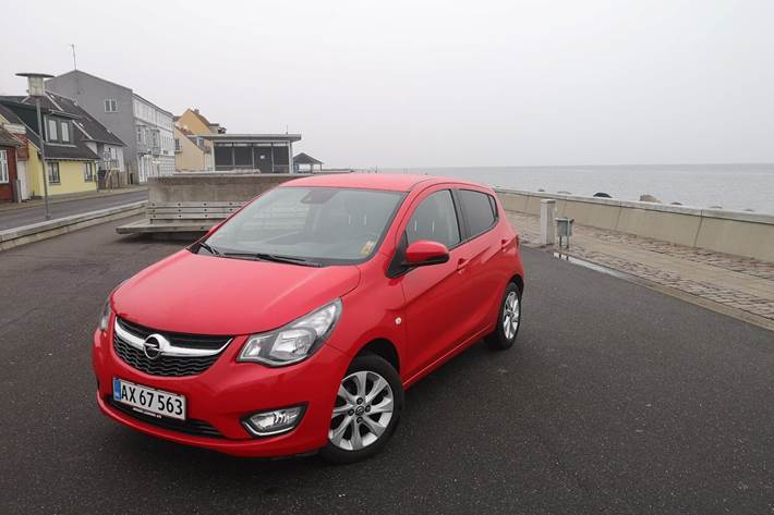 Rød Opel Karl fra 2016