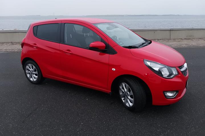 Rød Opel Karl fra 2016