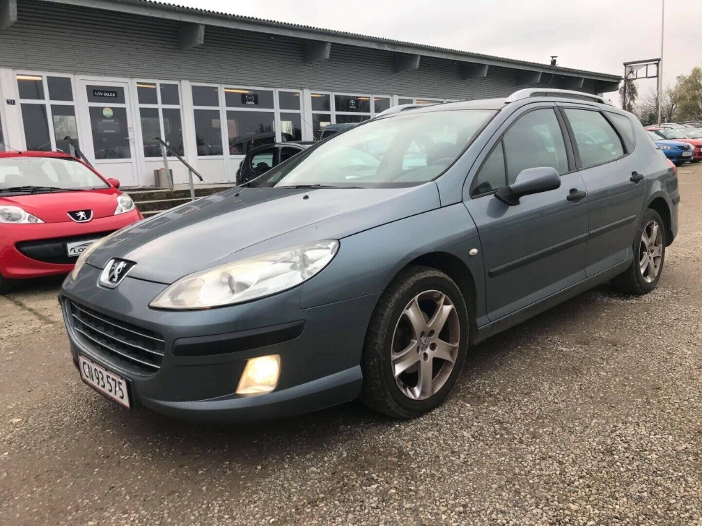 Grå Peugeot 407 fra 2004