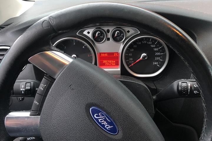 Sølv Ford Focus fra 2008