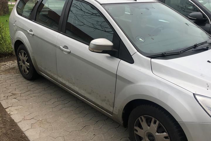 Sølv Ford Focus fra 2008