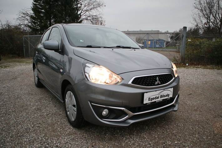 Grå Mitsubishi Space Star fra 2016