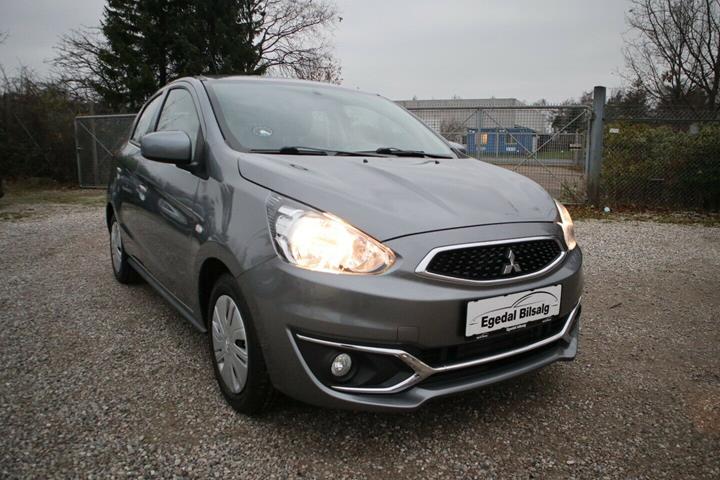 Grå Mitsubishi Space Star fra 2016
