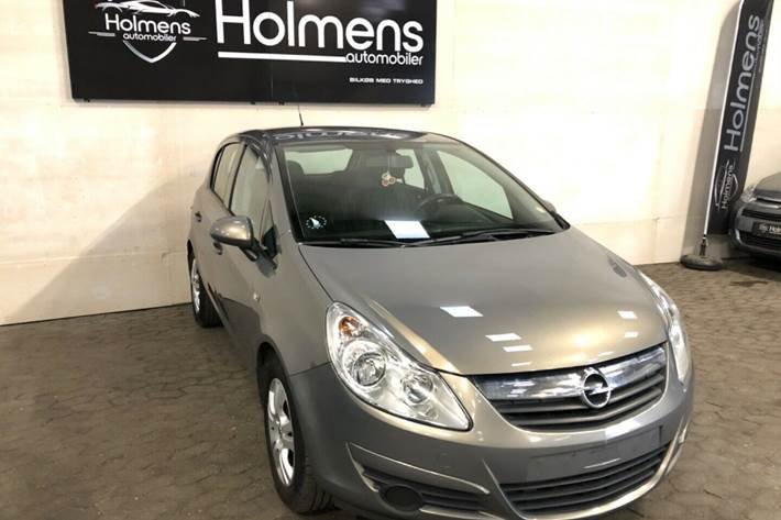 Grå Opel Corsa fra 2010